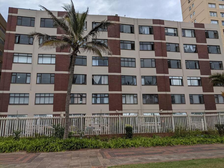 Capri24 - Modern Apartment Overlooking The Sea Amanzimtoti Bagian luar foto