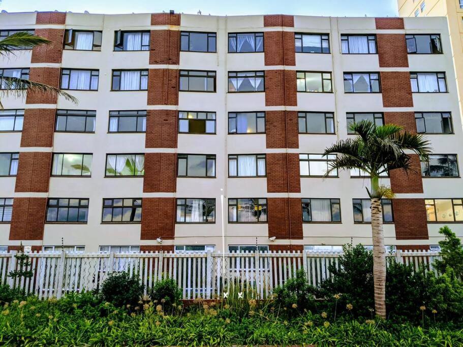 Capri24 - Modern Apartment Overlooking The Sea Amanzimtoti Bagian luar foto