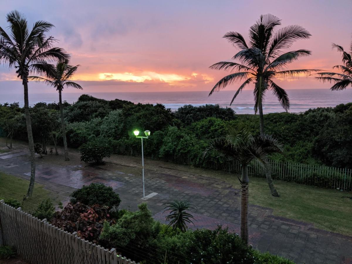 Capri24 - Modern Apartment Overlooking The Sea Amanzimtoti Bagian luar foto